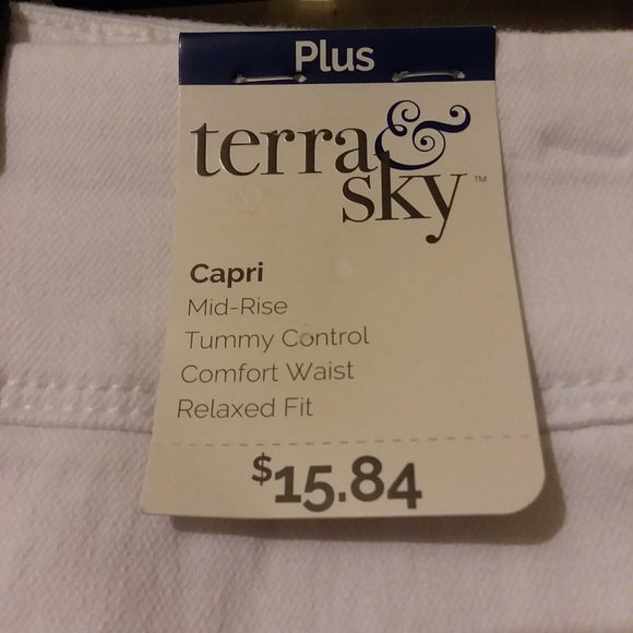 Terra & Sky Denim Capri - Picture 2 of 3